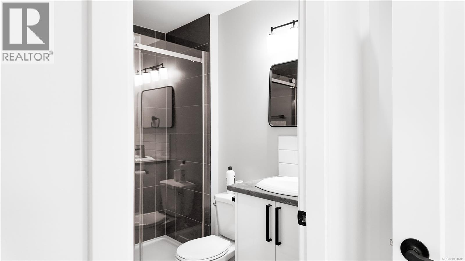 4644 MACINTYRE AVE - 11