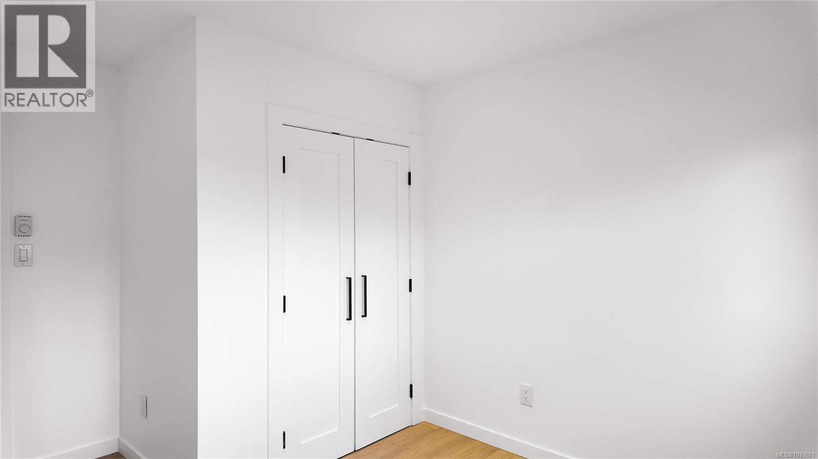 4644 MACINTYRE AVE - 25