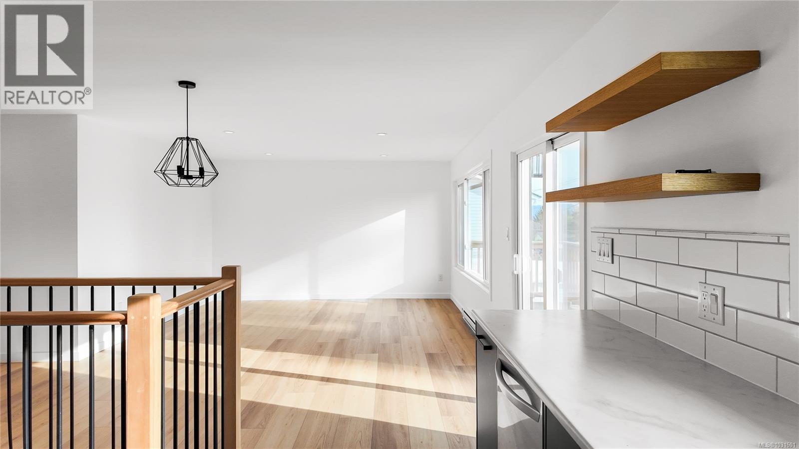 4644 MACINTYRE AVE - 8