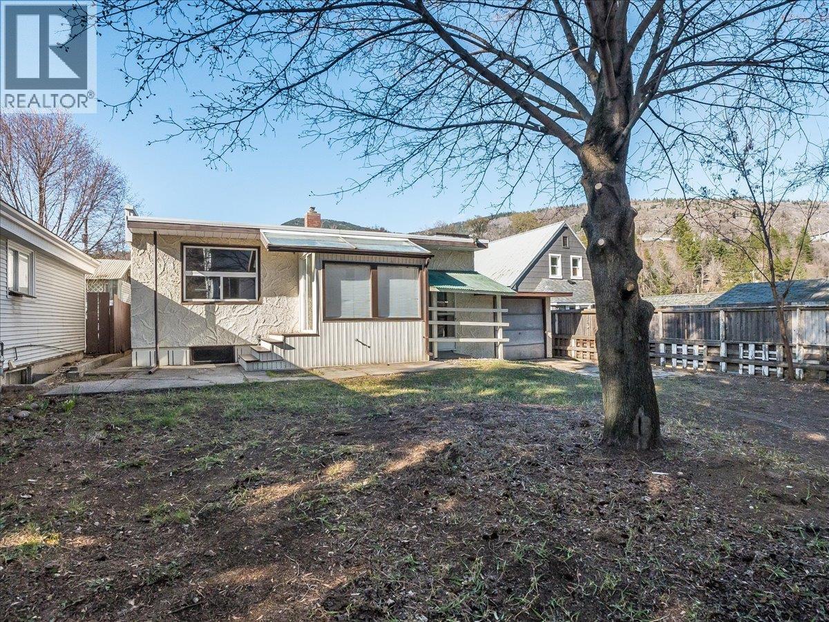 2172 SECOND AVENUE - 4