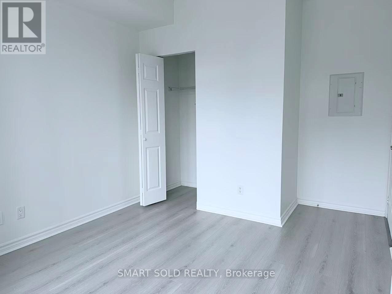 809 - 18 HOLMES AVENUE