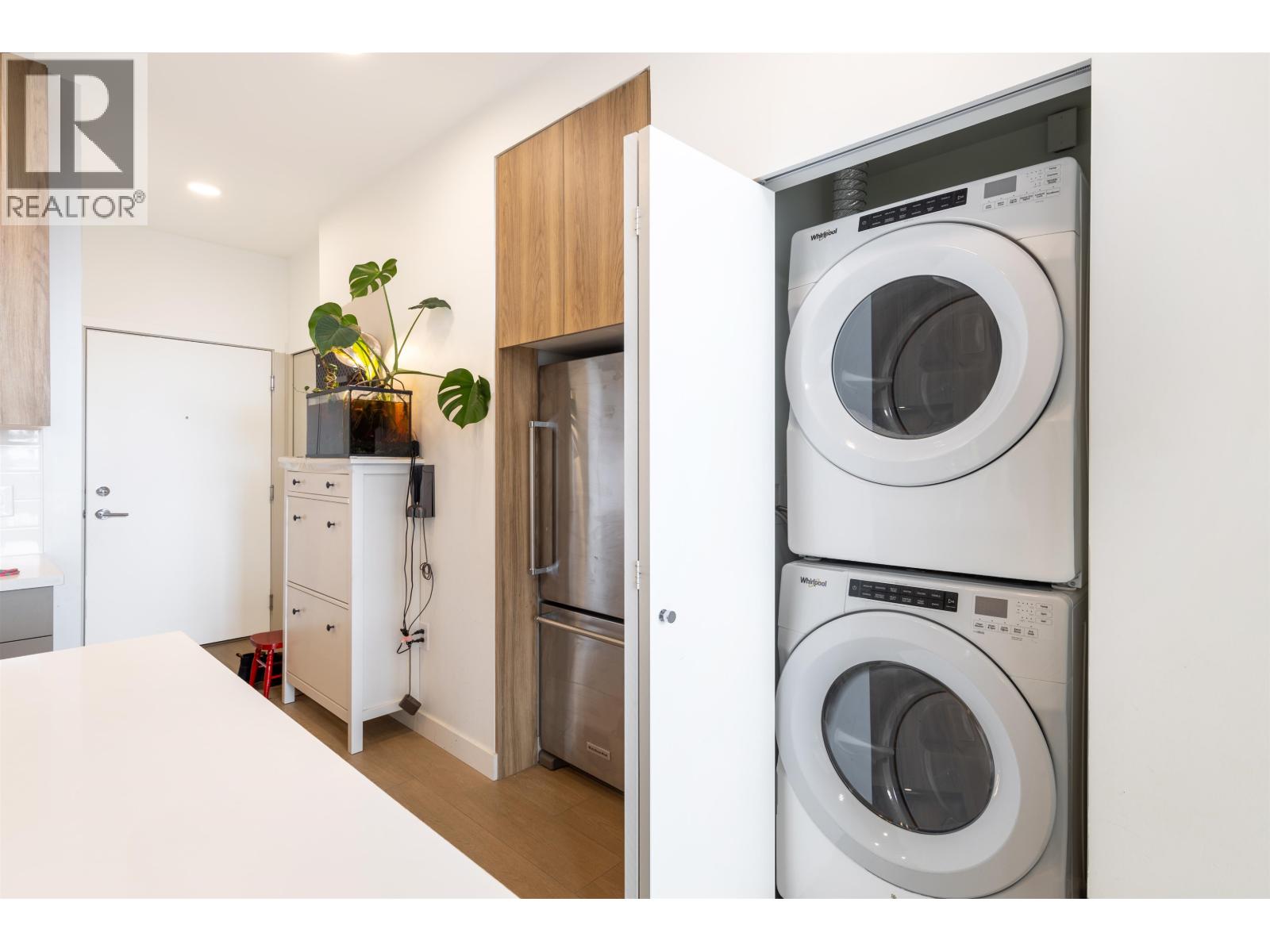 607 7588 16TH STREET, Burnaby