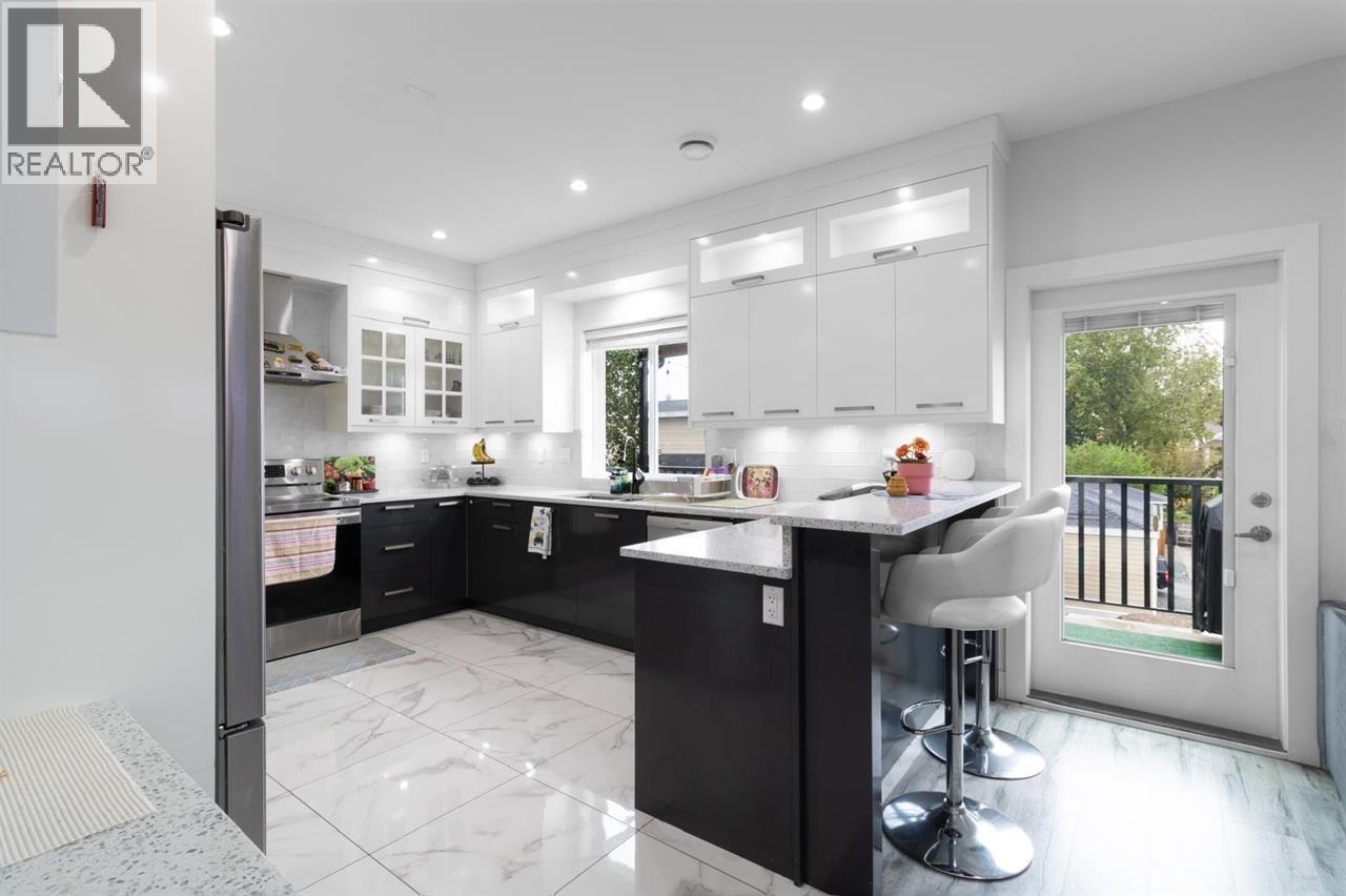 1411 SALTER STREET, New Westminster