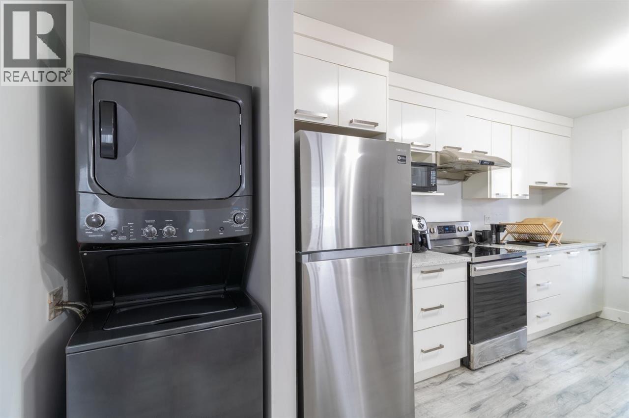 1411 SALTER STREET, New Westminster