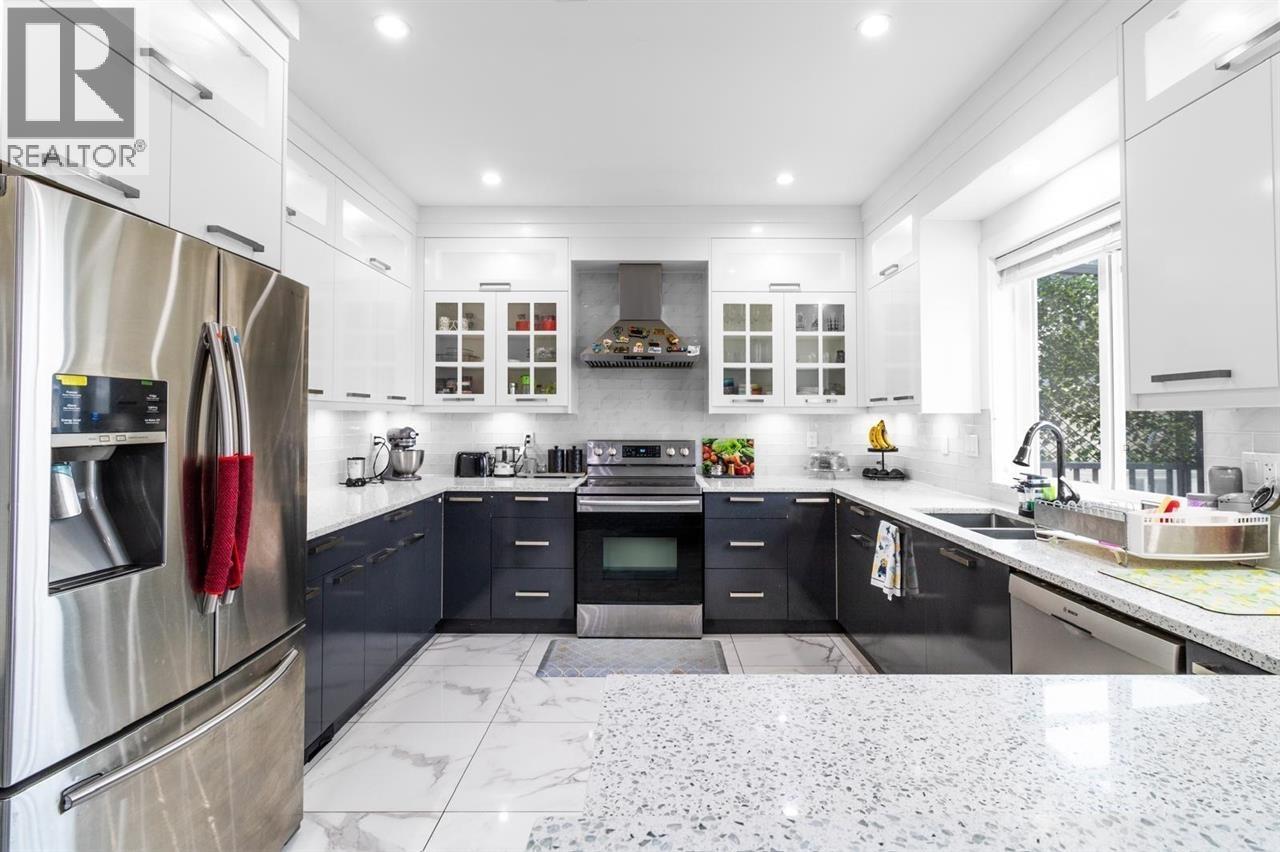 1411 SALTER STREET, New Westminster