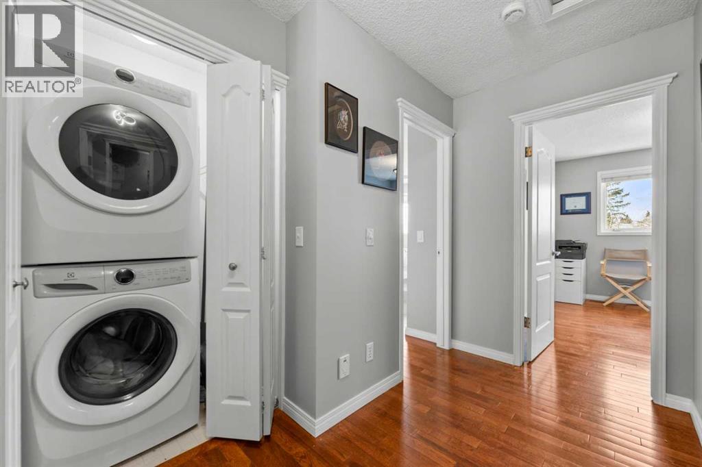 Single Family House Bungalow for Sale in  Richelieu Court SW Lincoln Park Calgary 