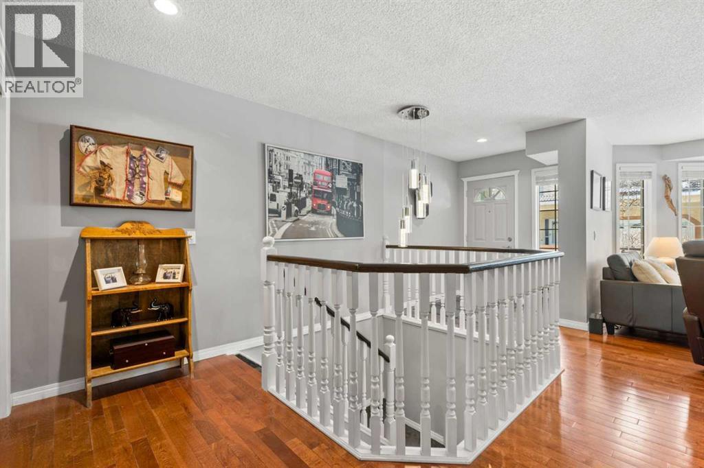 Single Family House Bungalow for Sale in  Richelieu Court SW Lincoln Park Calgary 