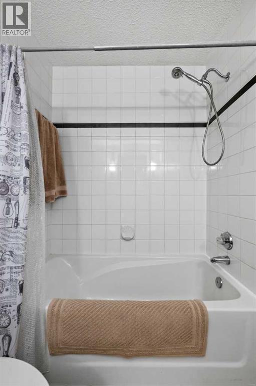 Single Family House Bungalow for Sale in  Richelieu Court SW Lincoln Park Calgary 