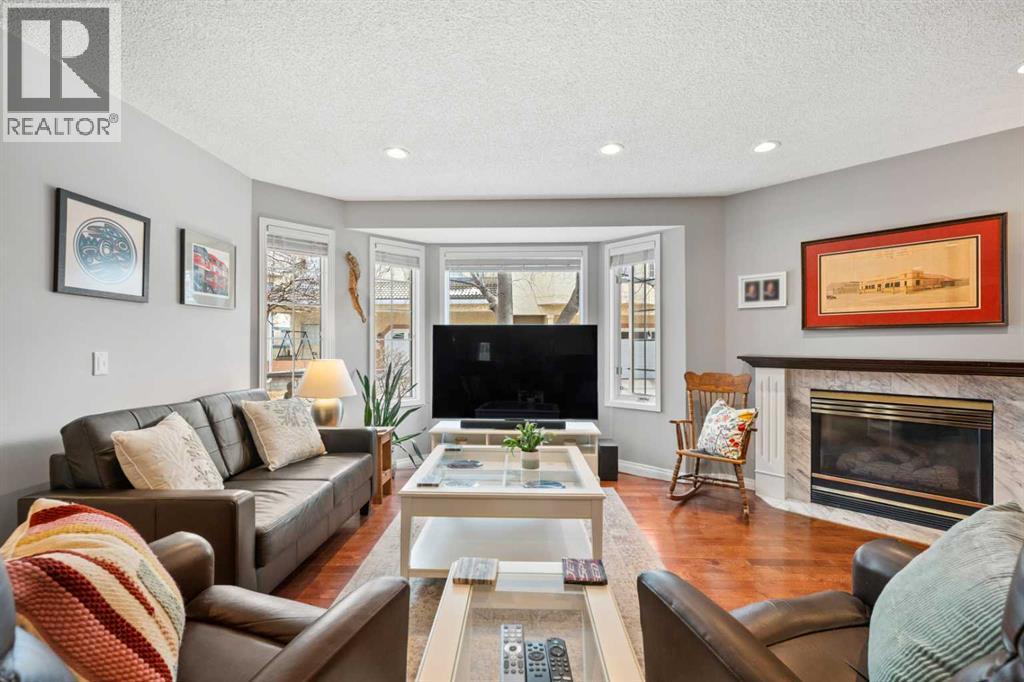 Single Family House Bungalow for Sale in  Richelieu Court SW Lincoln Park Calgary 