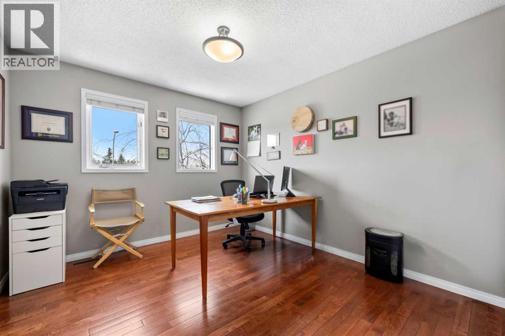 Single Family House Bungalow for Sale in  Richelieu Court SW Lincoln Park Calgary 