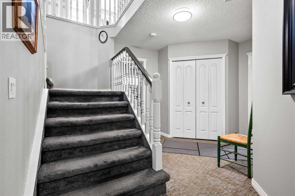 Single Family House Bungalow for Sale in  Richelieu Court SW Lincoln Park Calgary 