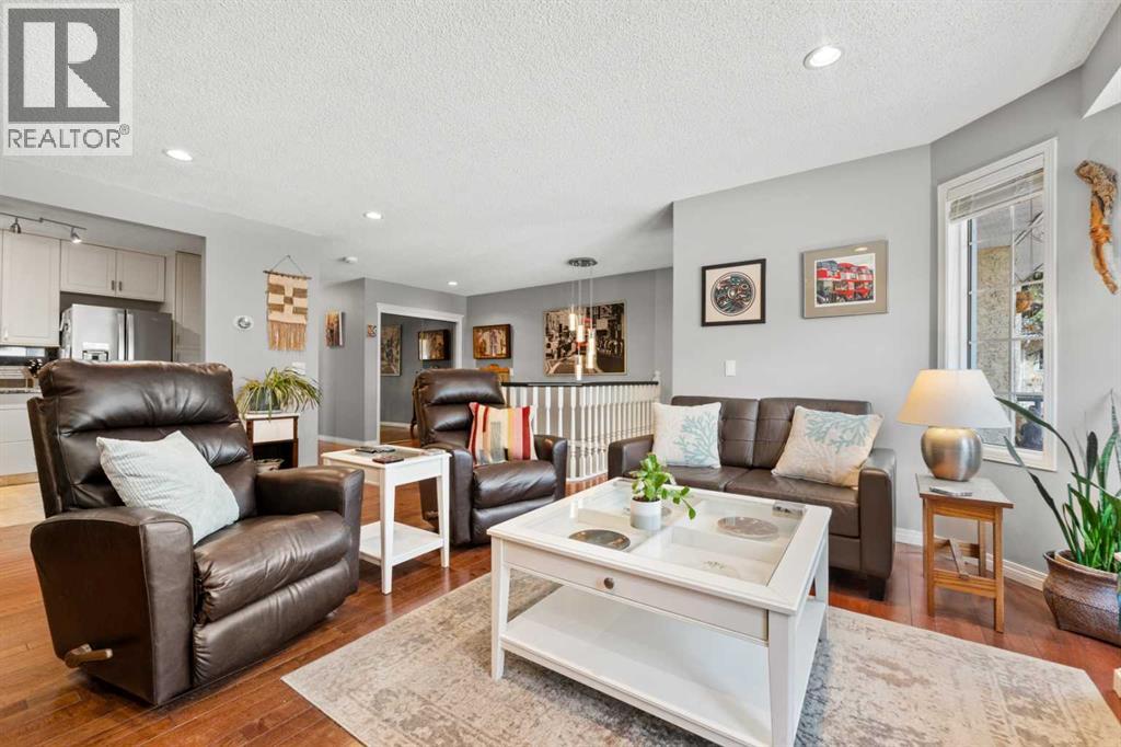 Single Family House Bungalow for Sale in  Richelieu Court SW Lincoln Park Calgary 