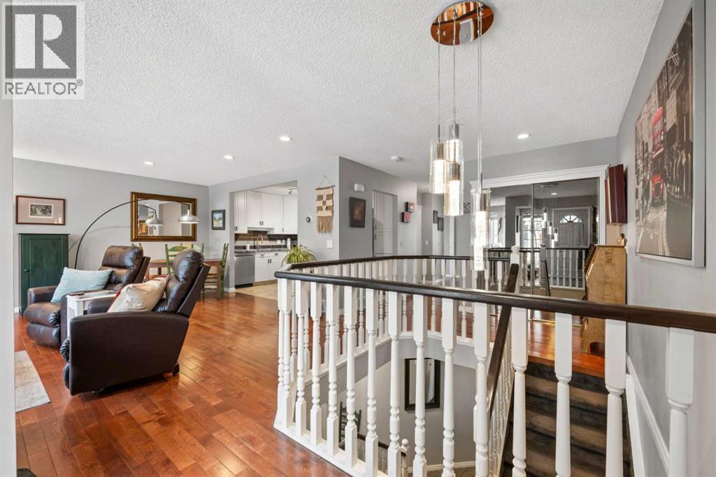 Single Family House Bungalow for Sale in  Richelieu Court SW Lincoln Park Calgary 