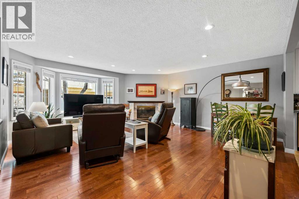 Single Family House Bungalow for Sale in  Richelieu Court SW Lincoln Park Calgary 