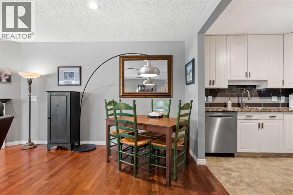 Single Family House Bungalow for Sale in  Richelieu Court SW Lincoln Park Calgary 