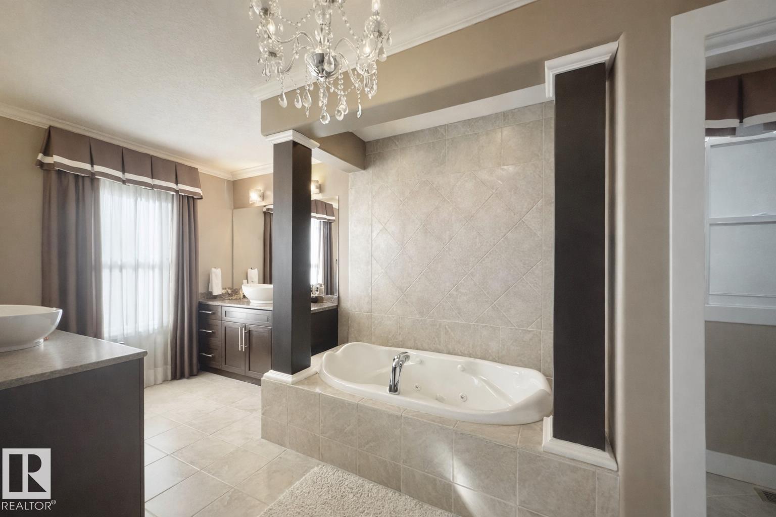 6712 18 ave SW SW SW, Edmonton