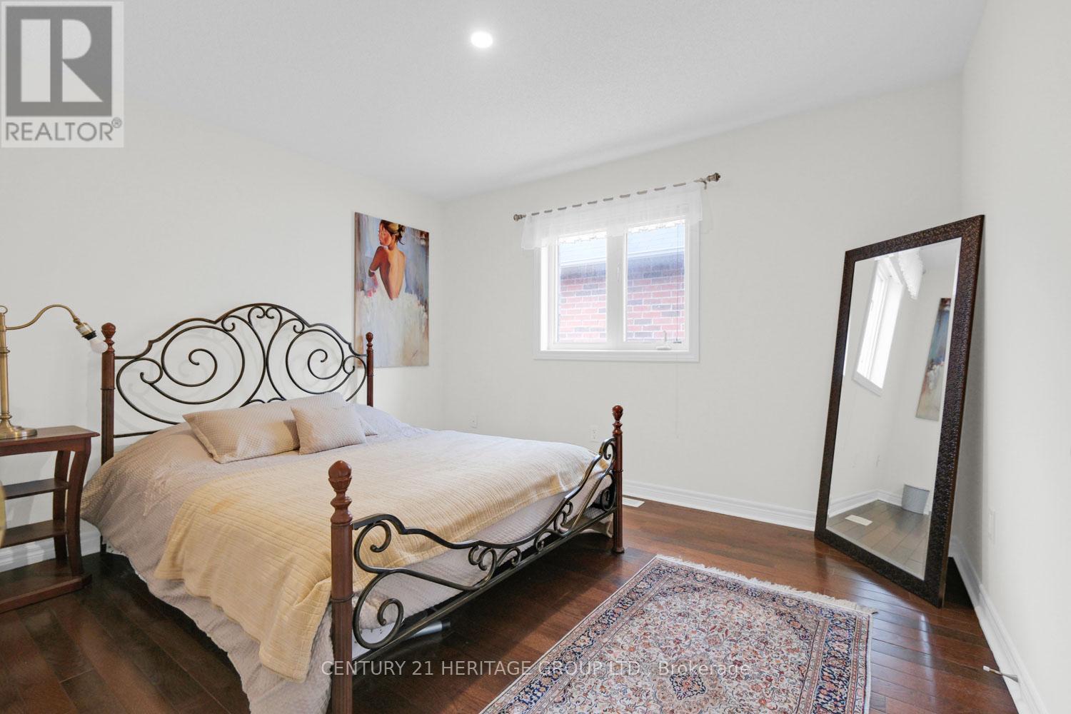 13 HEREFORDSHIRE CRESCENT NE - 29
