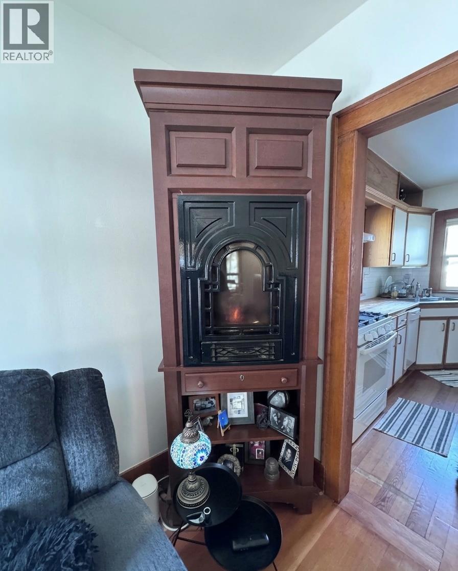 640 WALLINGER AVENUE - 6