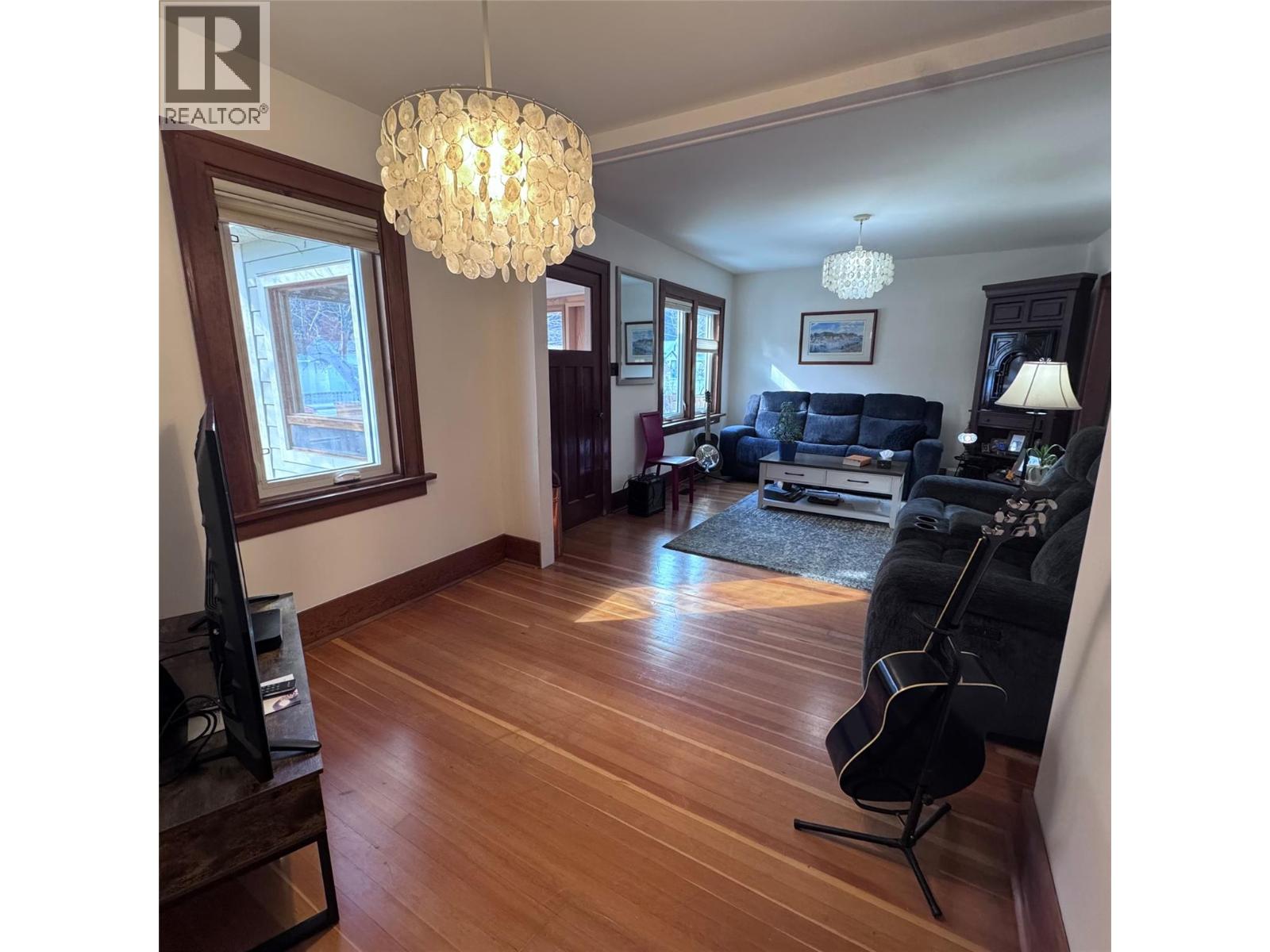 640 WALLINGER AVENUE - 5