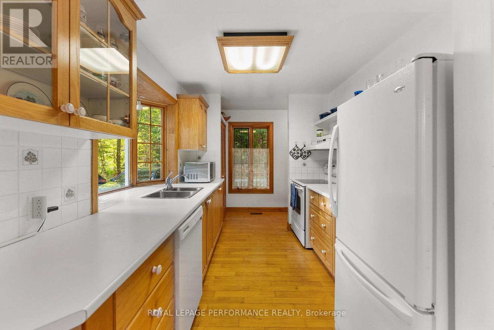 82 ROSEBRUGH ROAD - 20