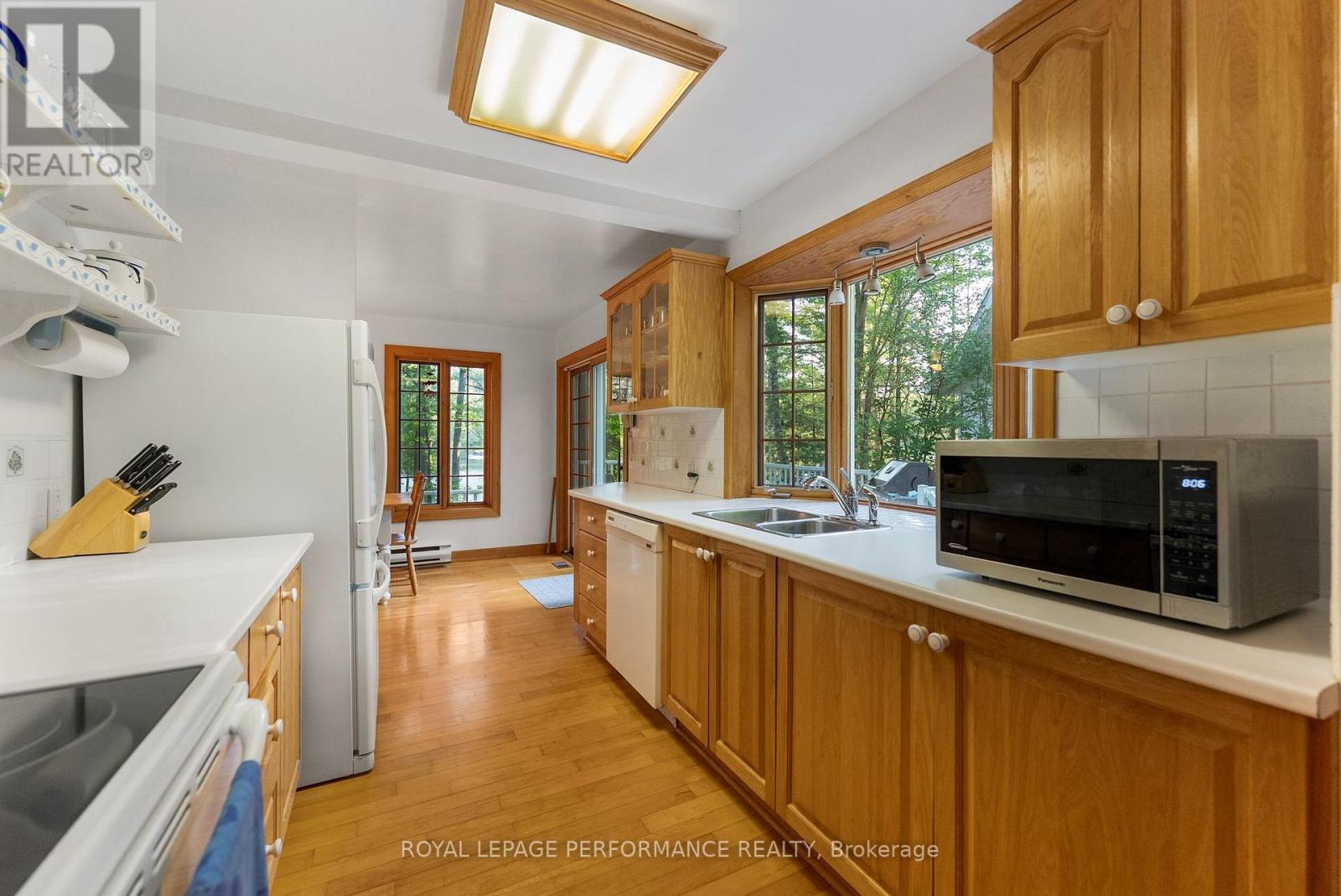 82 ROSEBRUGH ROAD - 21
