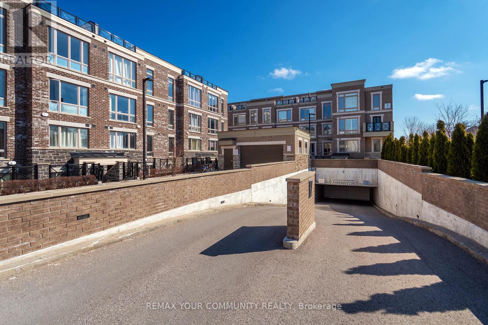 #2909 15 WESTMEATH LANE - 24