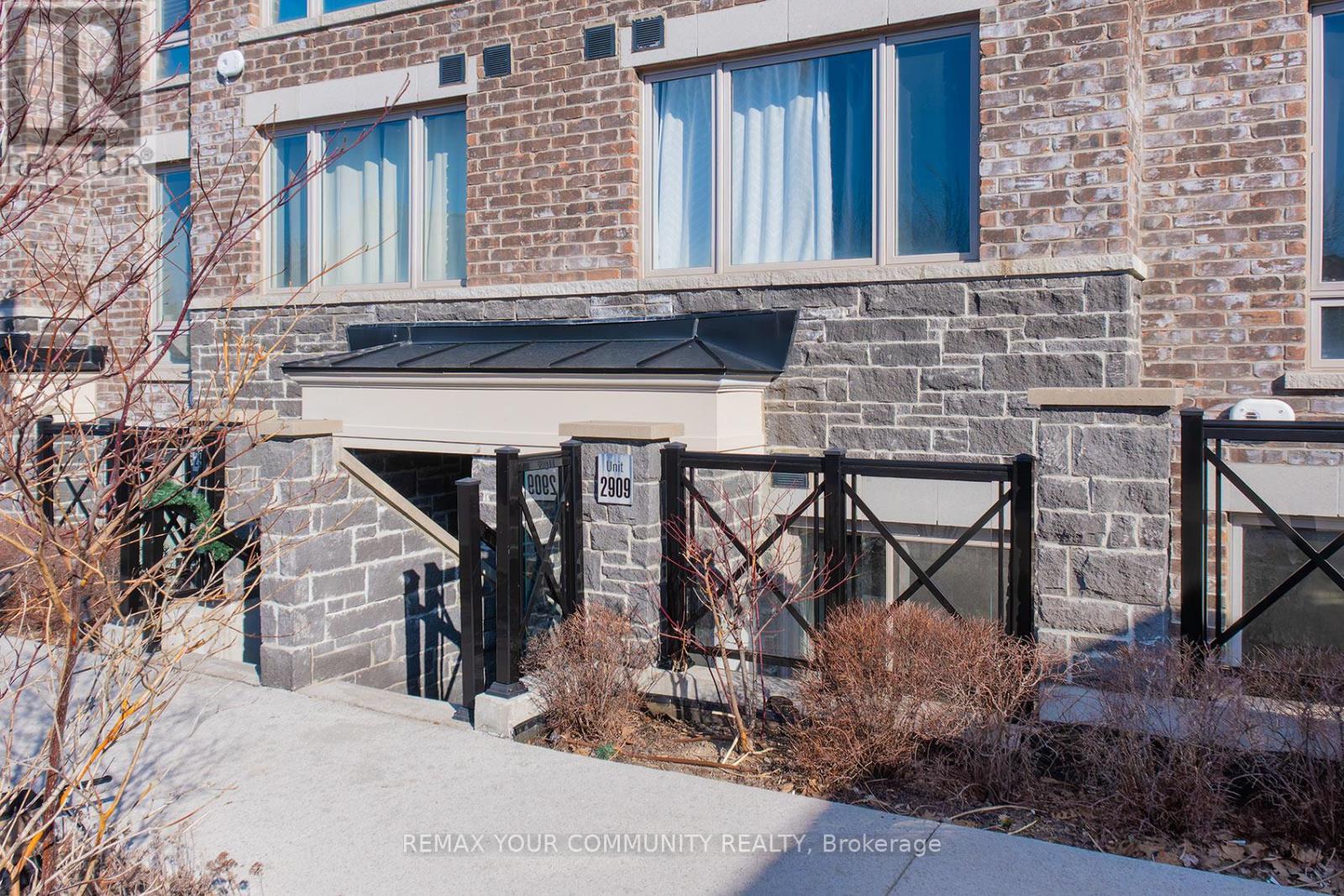#2909 15 WESTMEATH LANE - 4