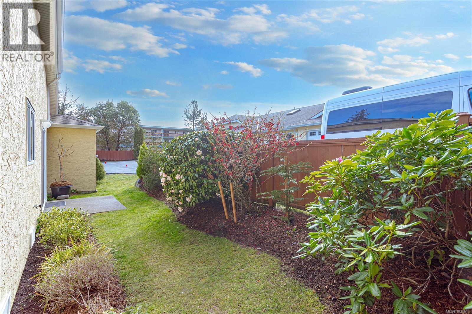 #16 4750 Uplands Dr - 26