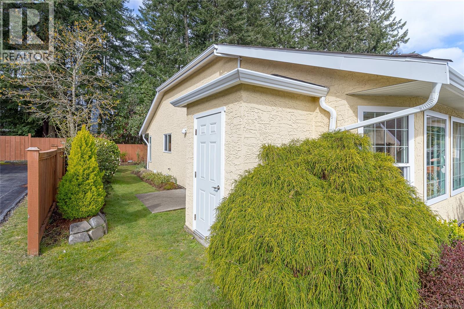 #16 4750 Uplands Dr - 27