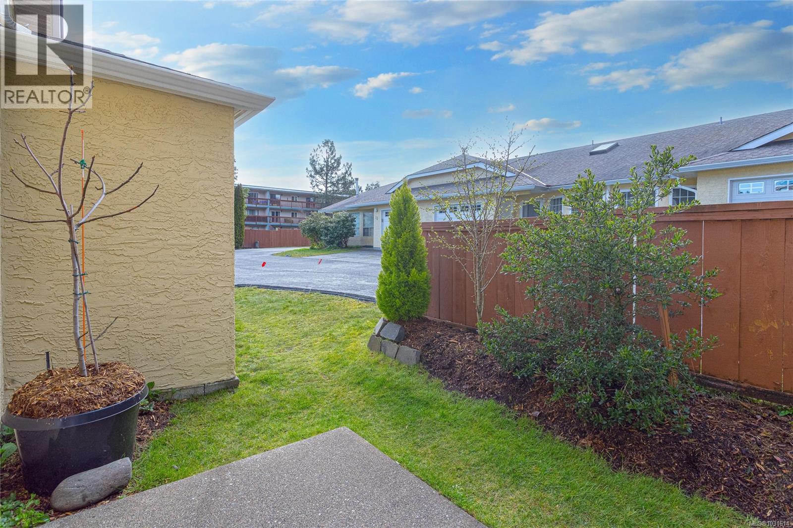 #16 4750 Uplands Dr - 23