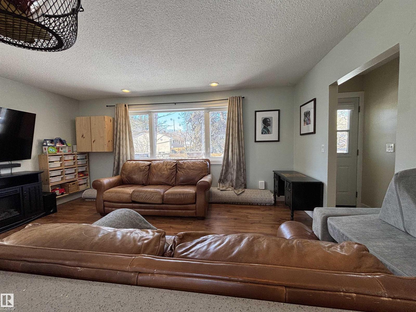 21 ELIZABETH DR - 10