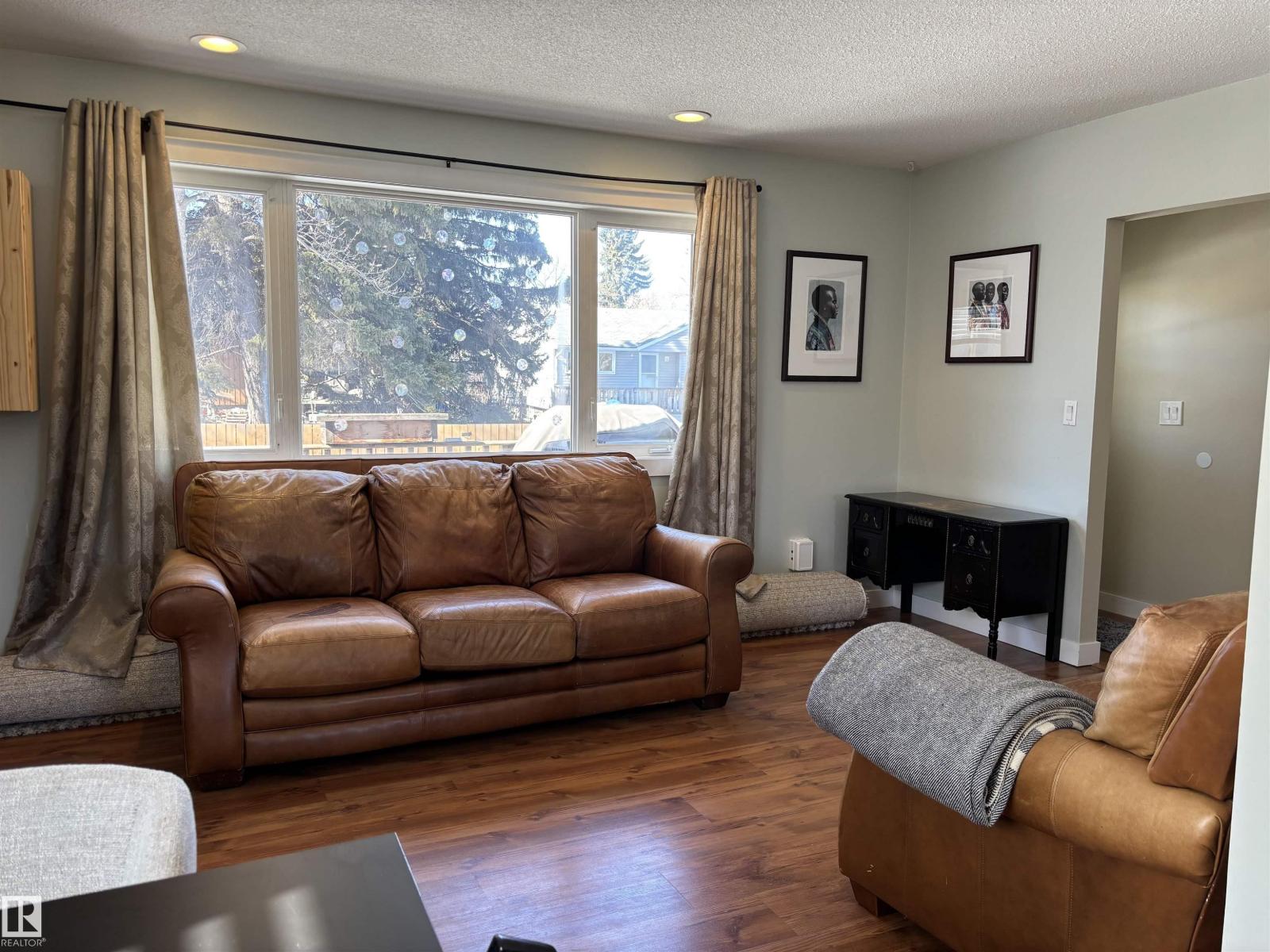 21 ELIZABETH DR - 11