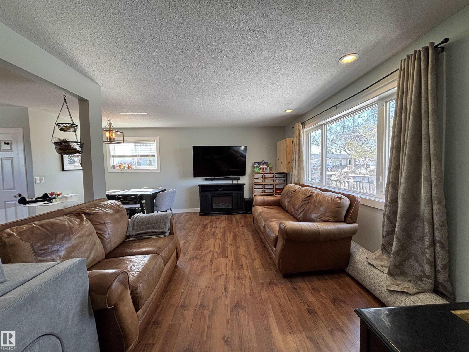 21 ELIZABETH DR - 12