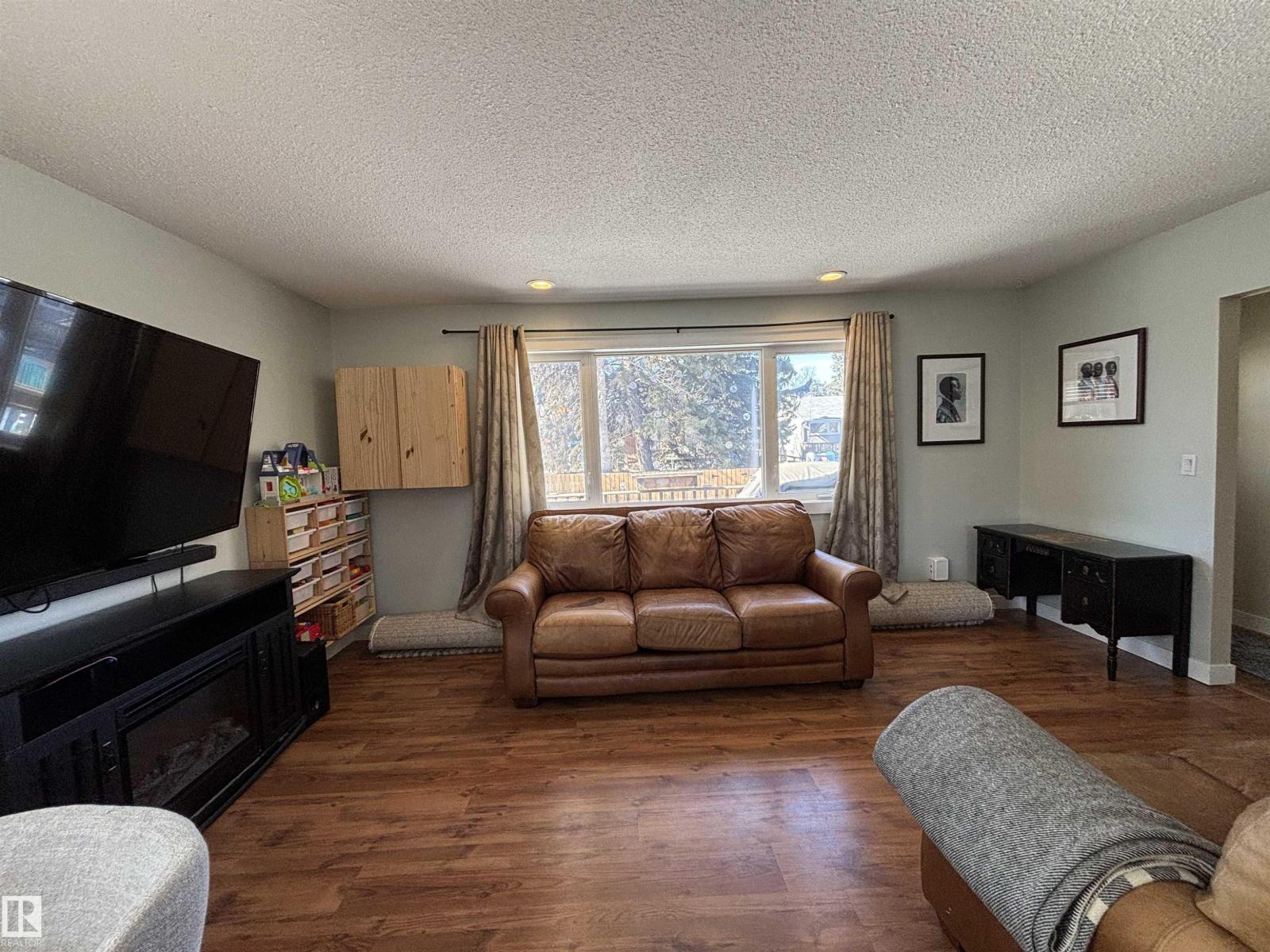 21 ELIZABETH DR - 13