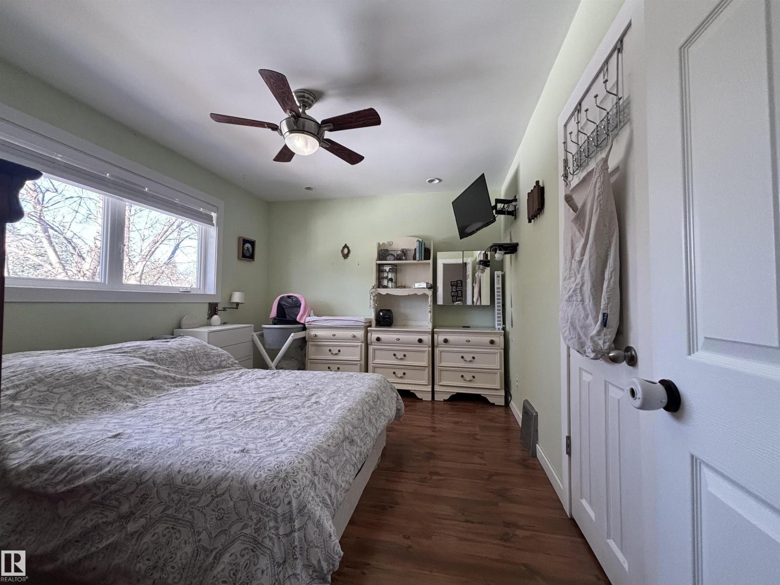 21 ELIZABETH DR - 14