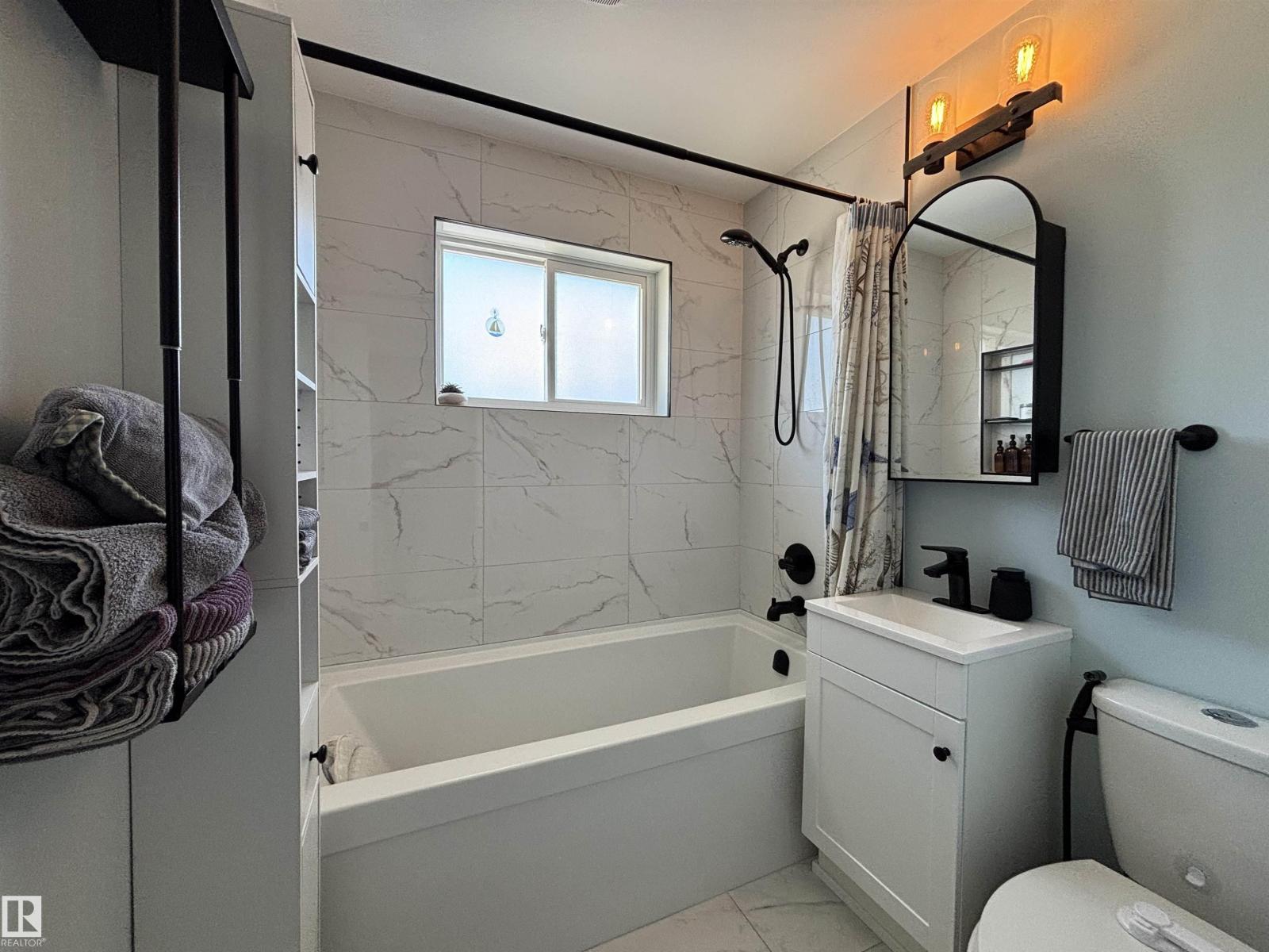 21 ELIZABETH DR - 22