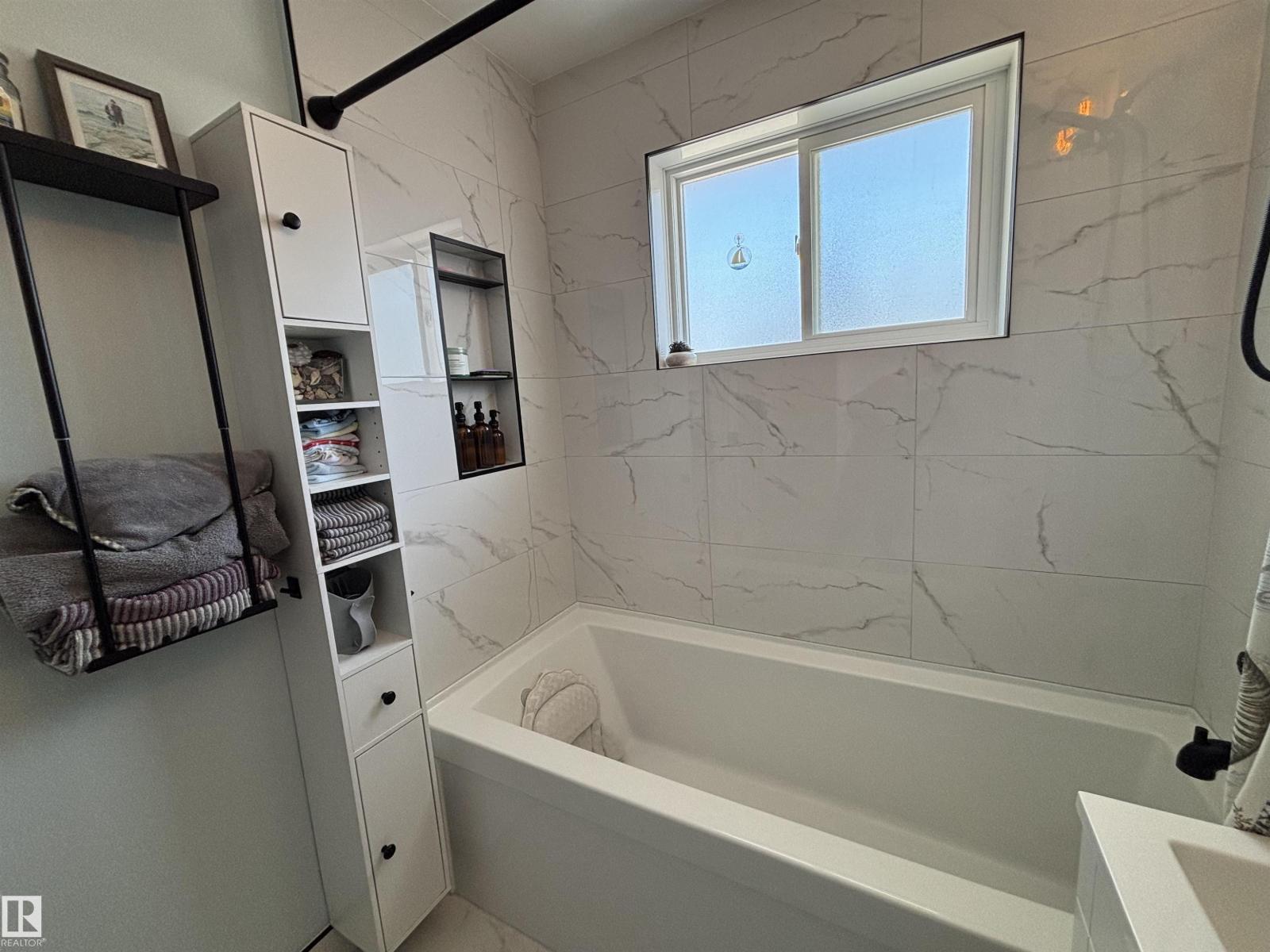 21 ELIZABETH DR - 23