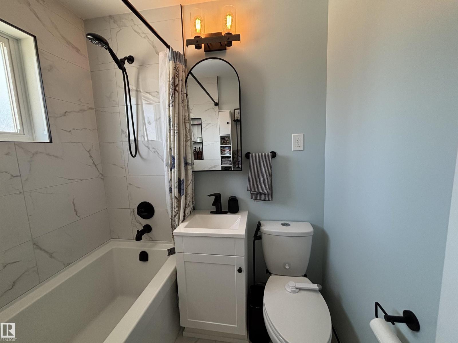 21 ELIZABETH DR - 24
