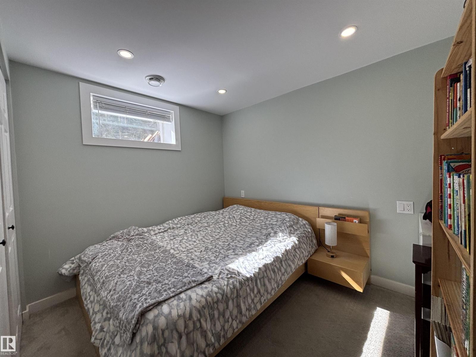 21 ELIZABETH DR - 27