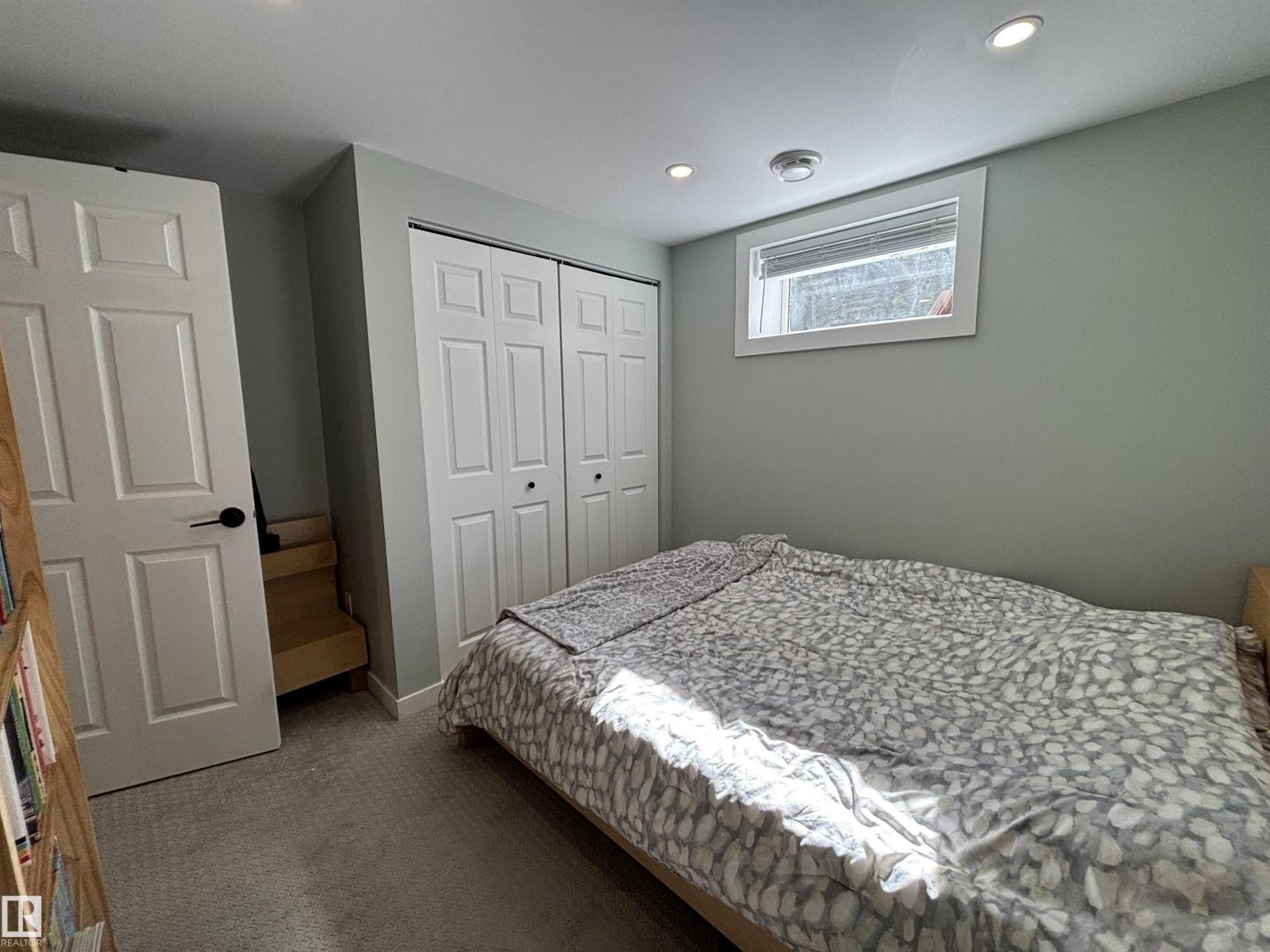 21 ELIZABETH DR - 28