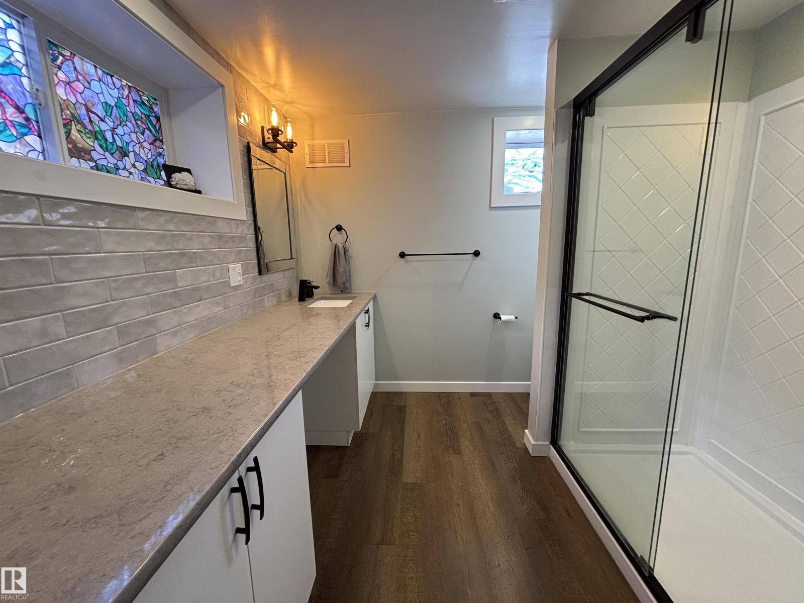21 ELIZABETH DR - 29