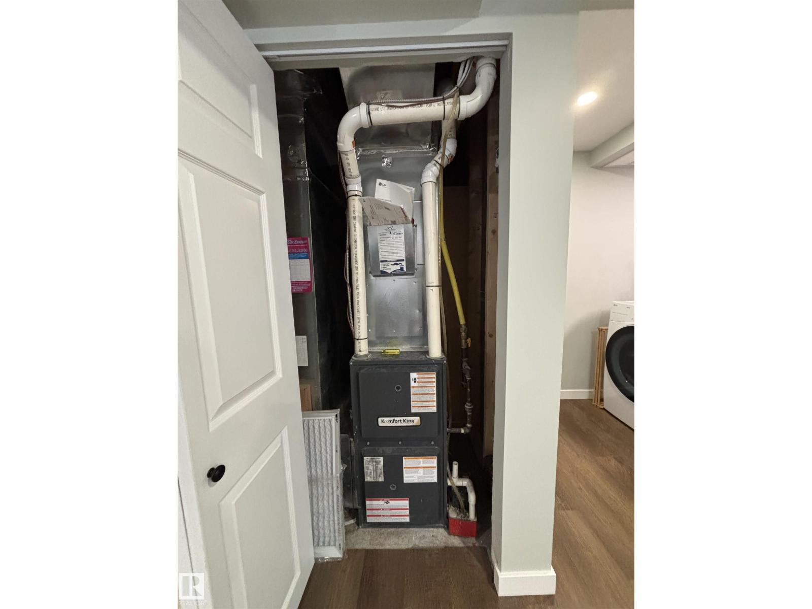 21 ELIZABETH DR - 36