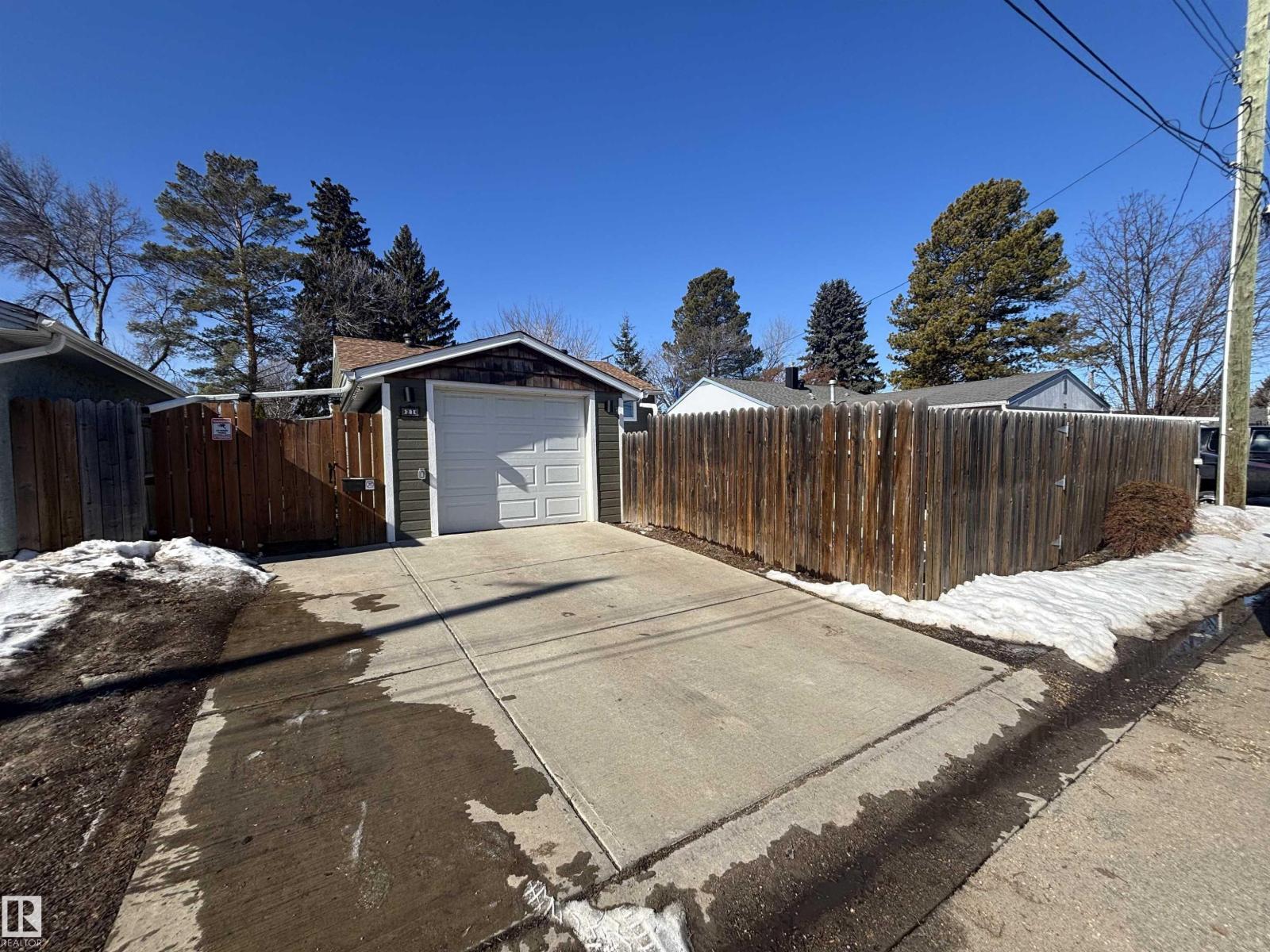 21 ELIZABETH DR - 45