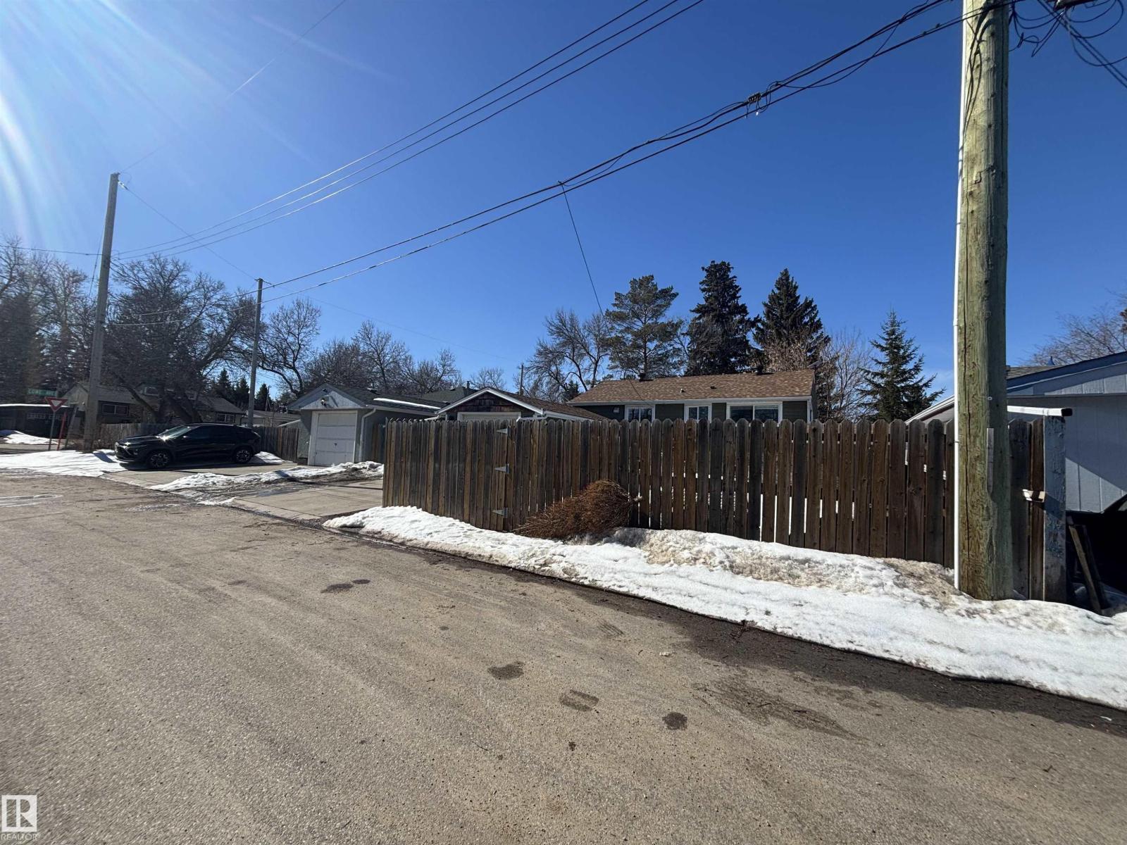 21 ELIZABETH DR - 46
