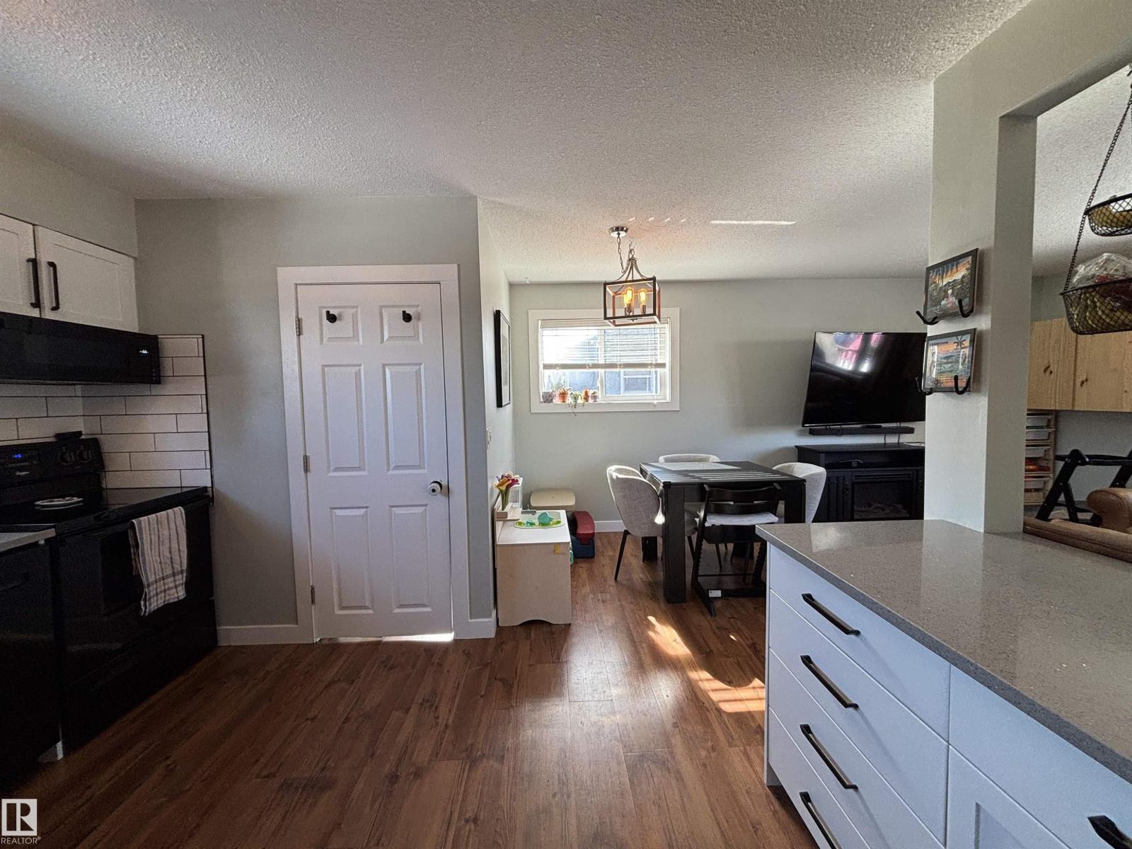 21 ELIZABETH DR - 5