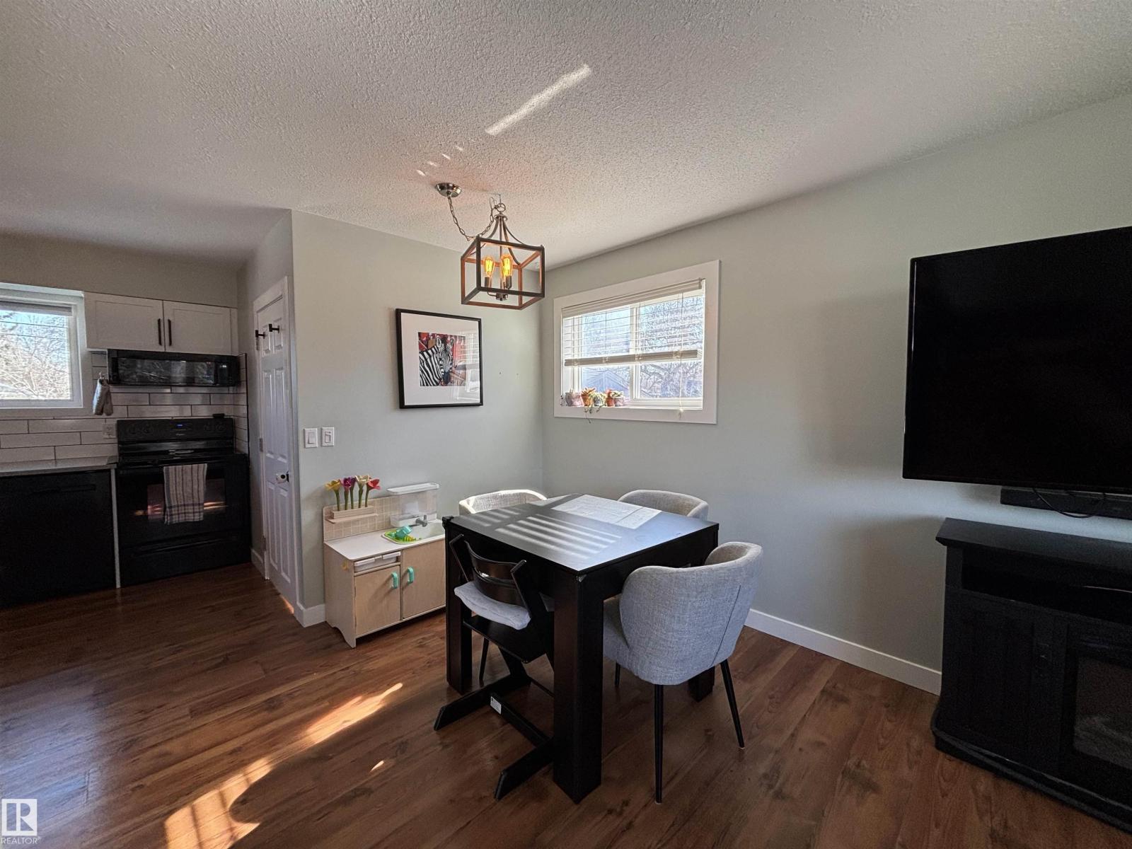 21 ELIZABETH DR - 7