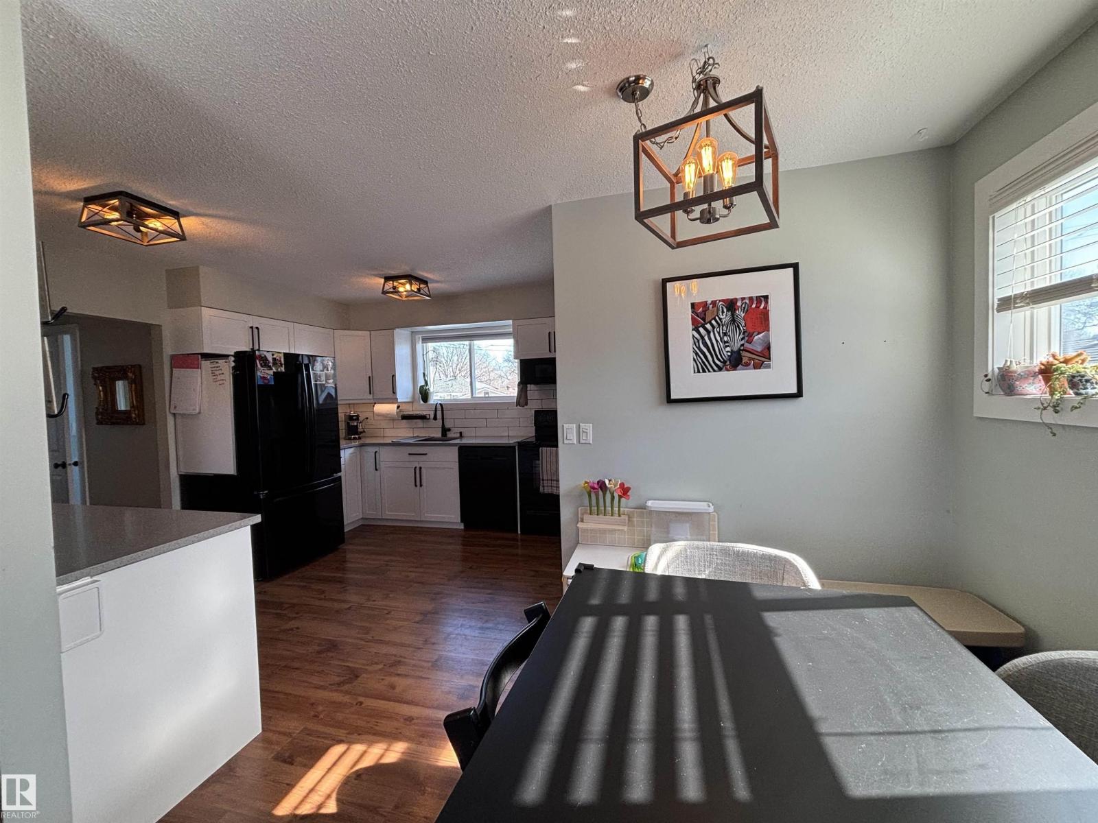 21 ELIZABETH DR - 8