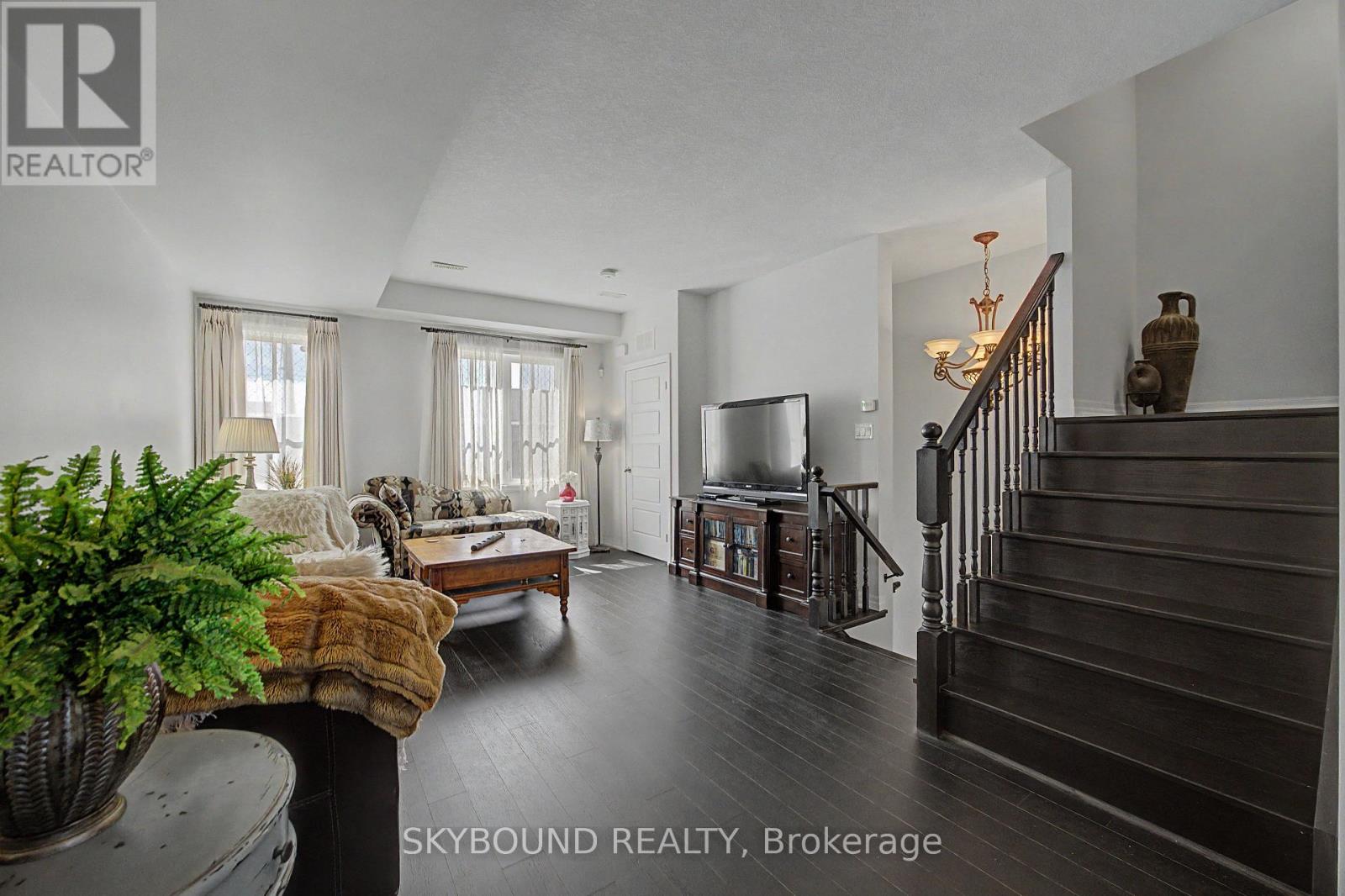 #3 290 BARTON STREET W - 4