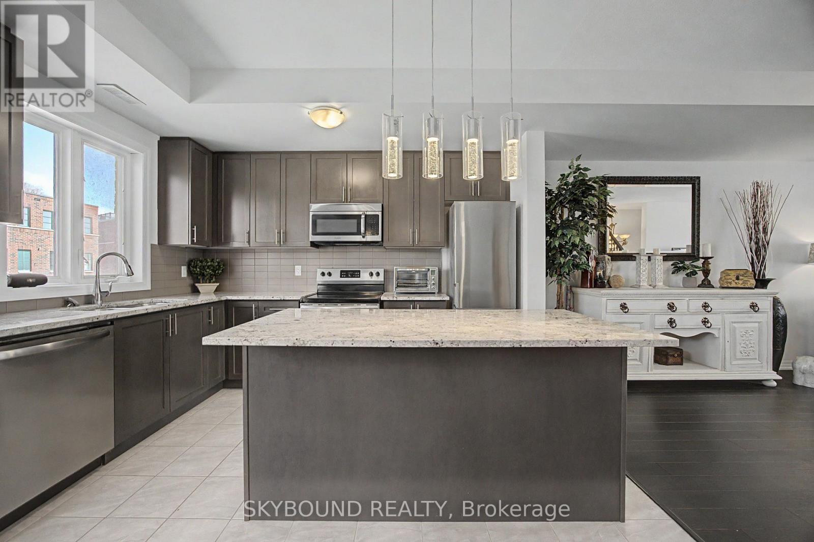 #3 290 BARTON STREET W - 6