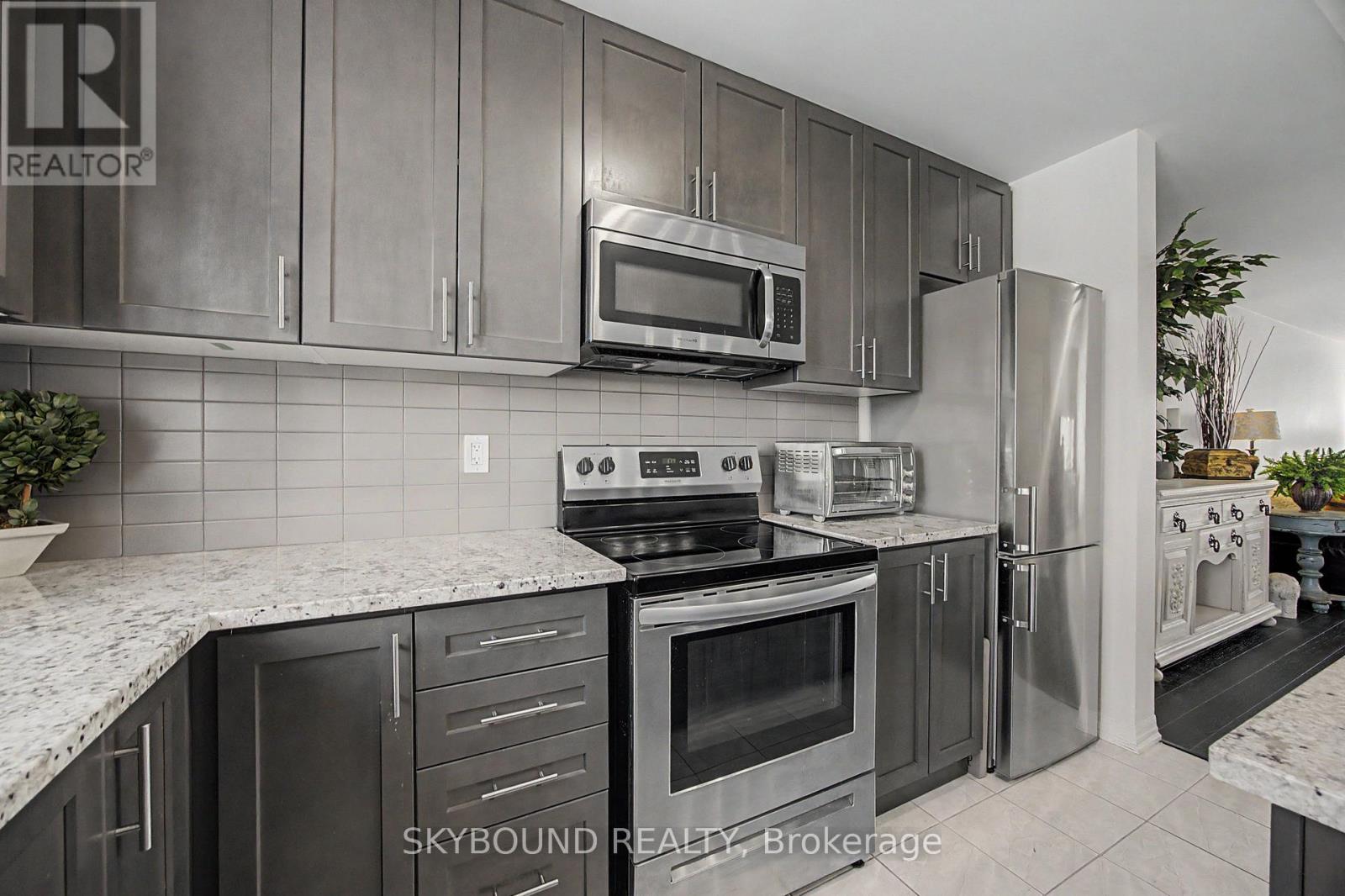 #3 290 BARTON STREET W - 7